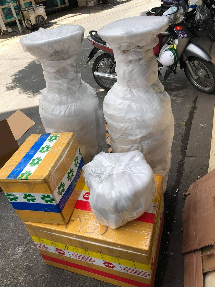 Gửi bình hoa đi Mỹ