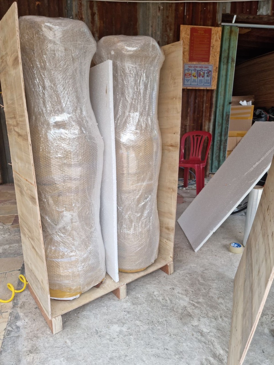 gửi bình hoa đi Mỹ